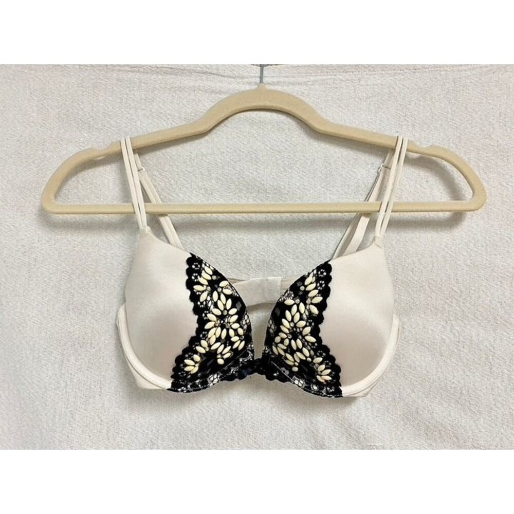 Victorias Secret Very Sexy push-up bra.